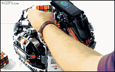 robot-rezolva-un-cub-rubik